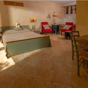 5 Bedroom Istrian Villa Estate with Large Pool and Gardens near Barban, Sleeps 12